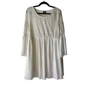 Calstyle White babydol withl pleats and lace dress M